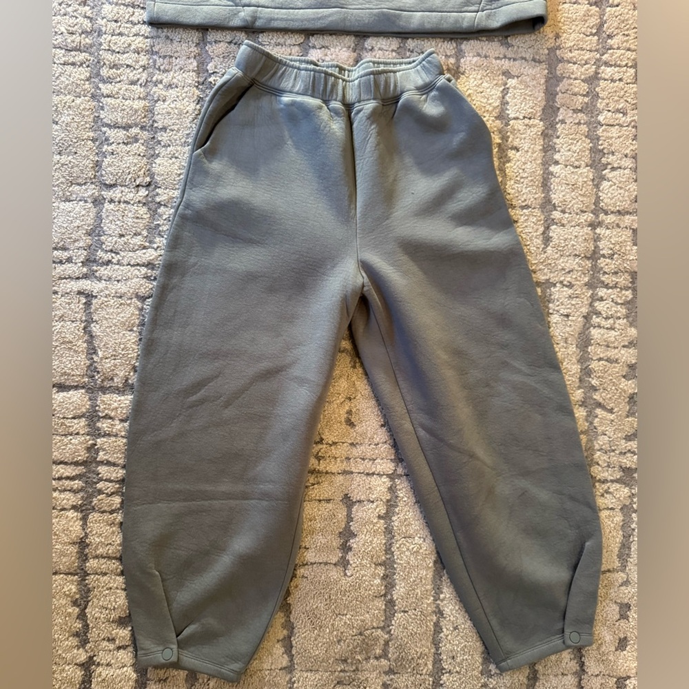 Oysho Green Hoodie and Jogger Sweatpants Set - Picture 3 of 9